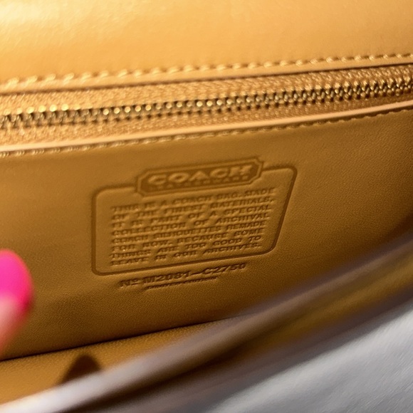 coach embroidered Willis purse w/dustbag - Picture 8 of 16